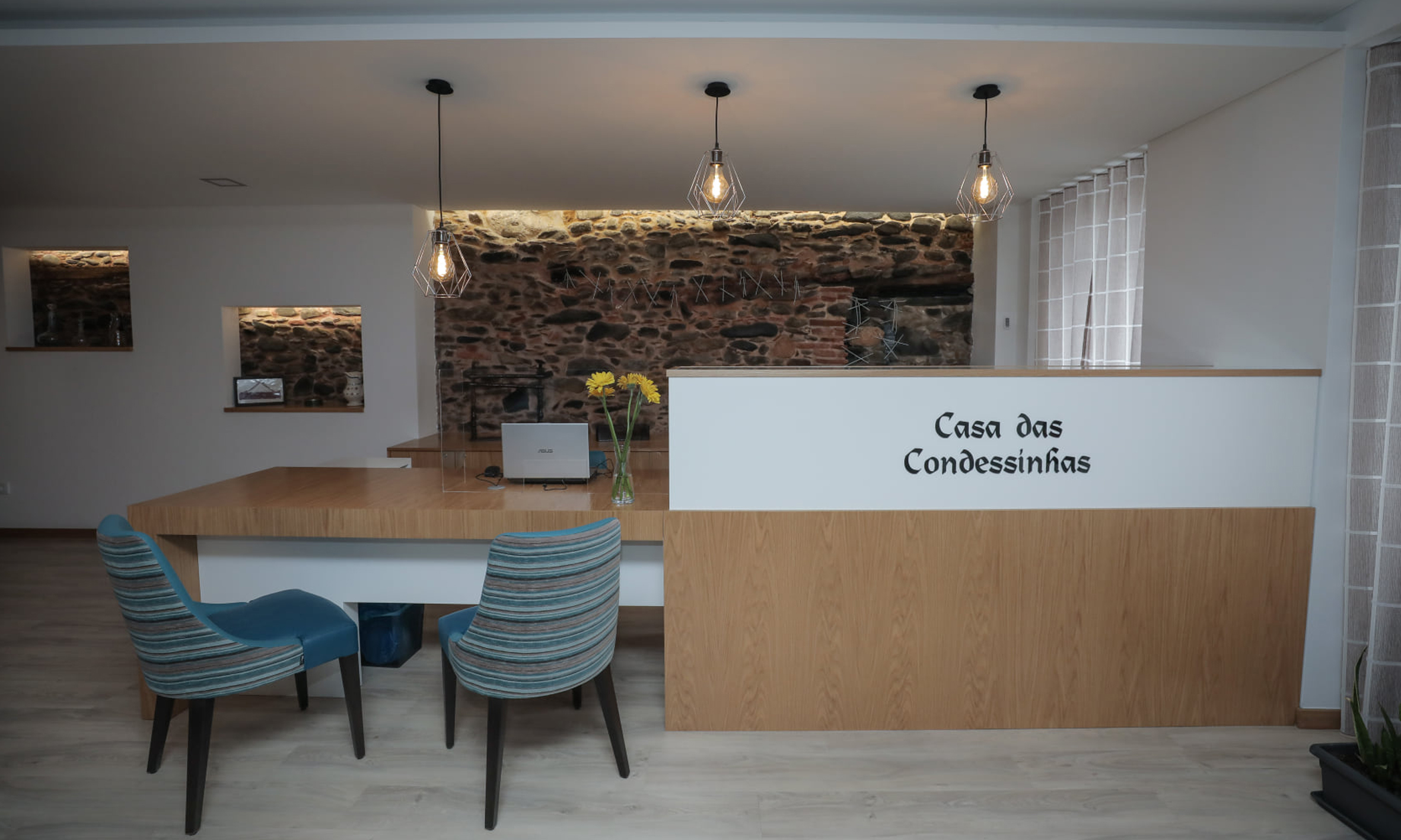 Lourini and Lusocolchão furnishes Casa das Condessinhas in Lousã