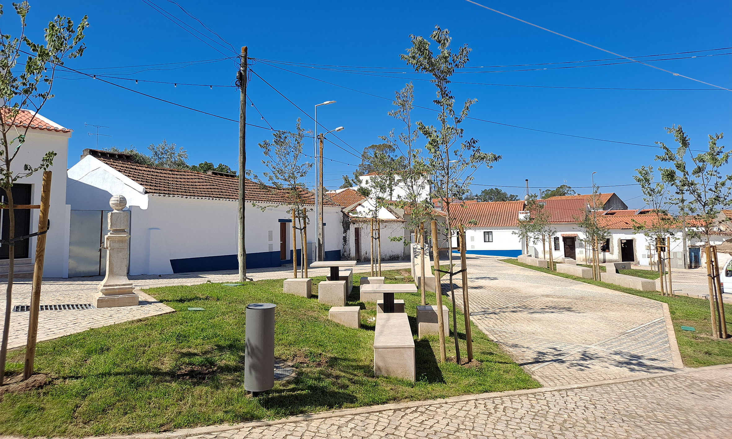 Miraterra reabilita largo em Vila Nova da Erra