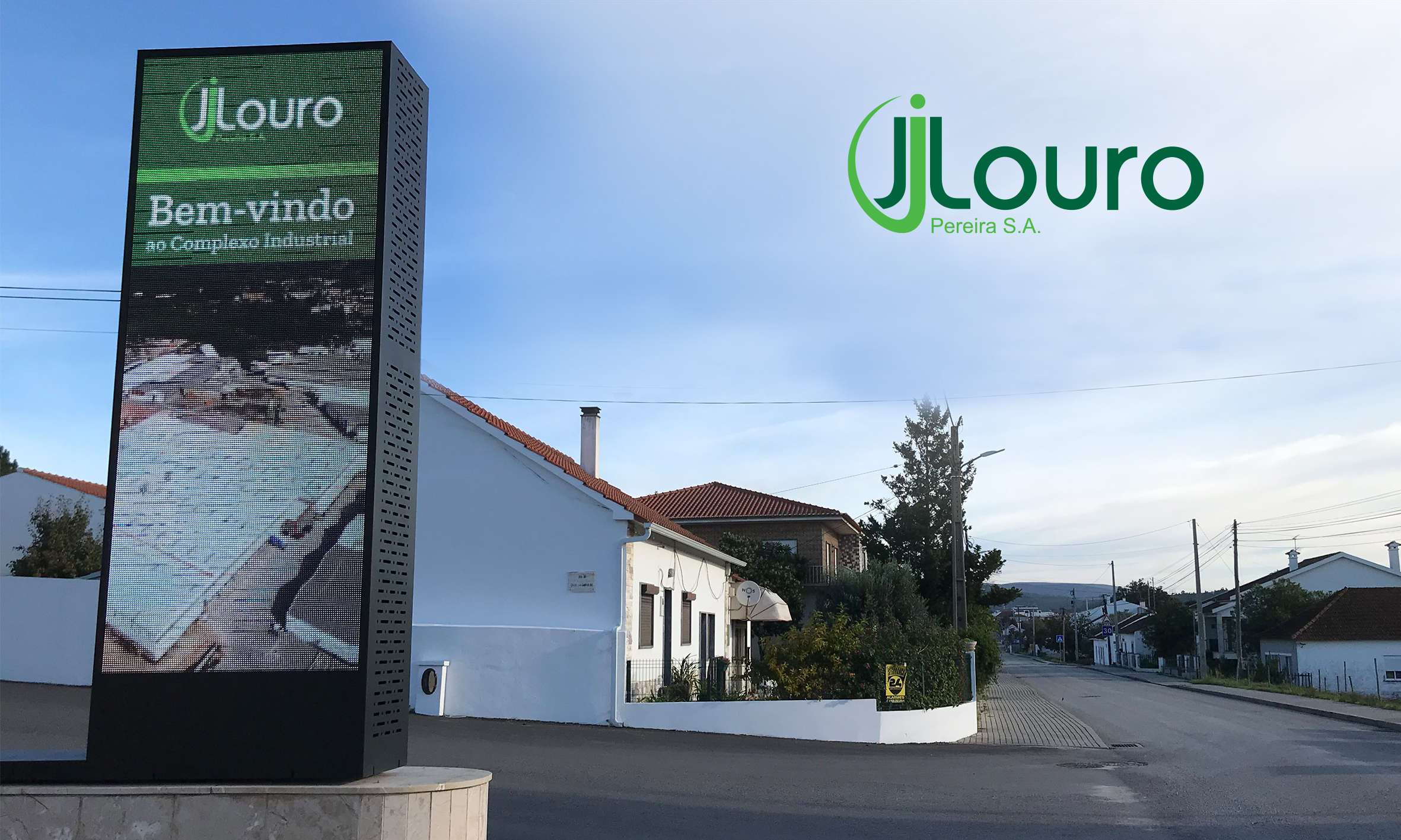 Totem digital dá boas-vindas ao complexo industrial J.J. Louro