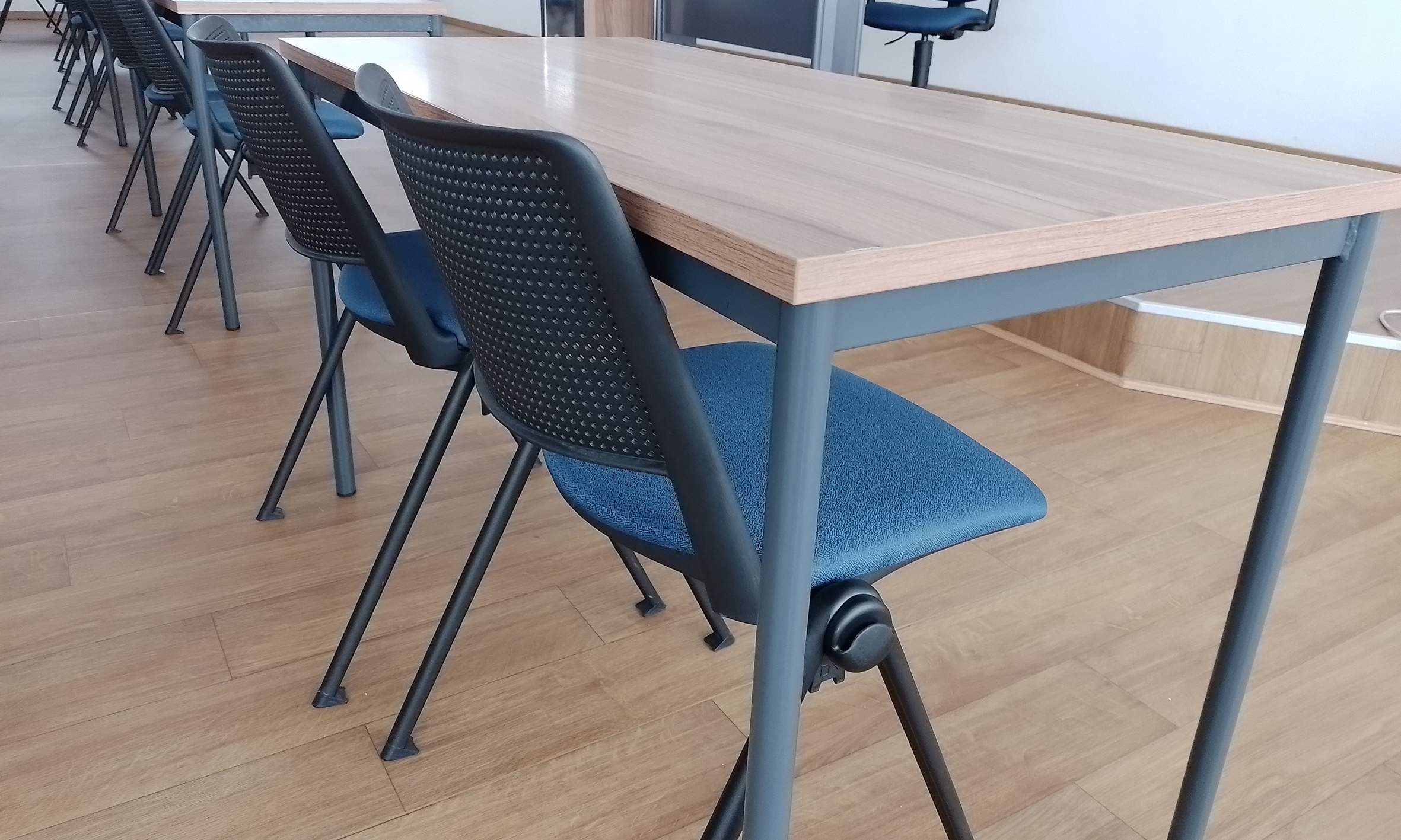 Lomm equipa sala de formação da Escola Náutica em Oeiras