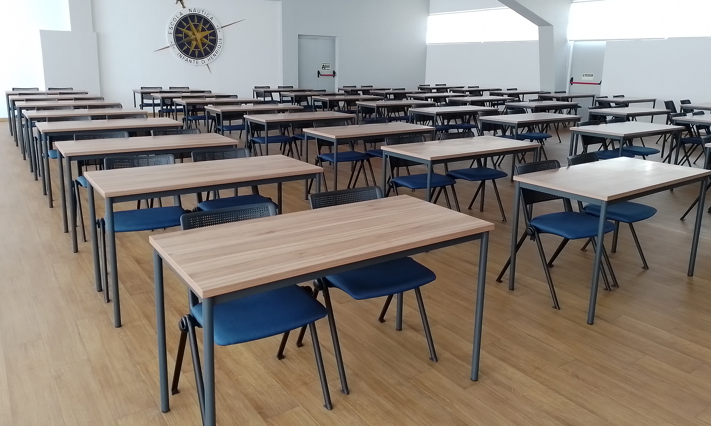 Lomm equipa sala de formação da Escola Náutica em Oeiras