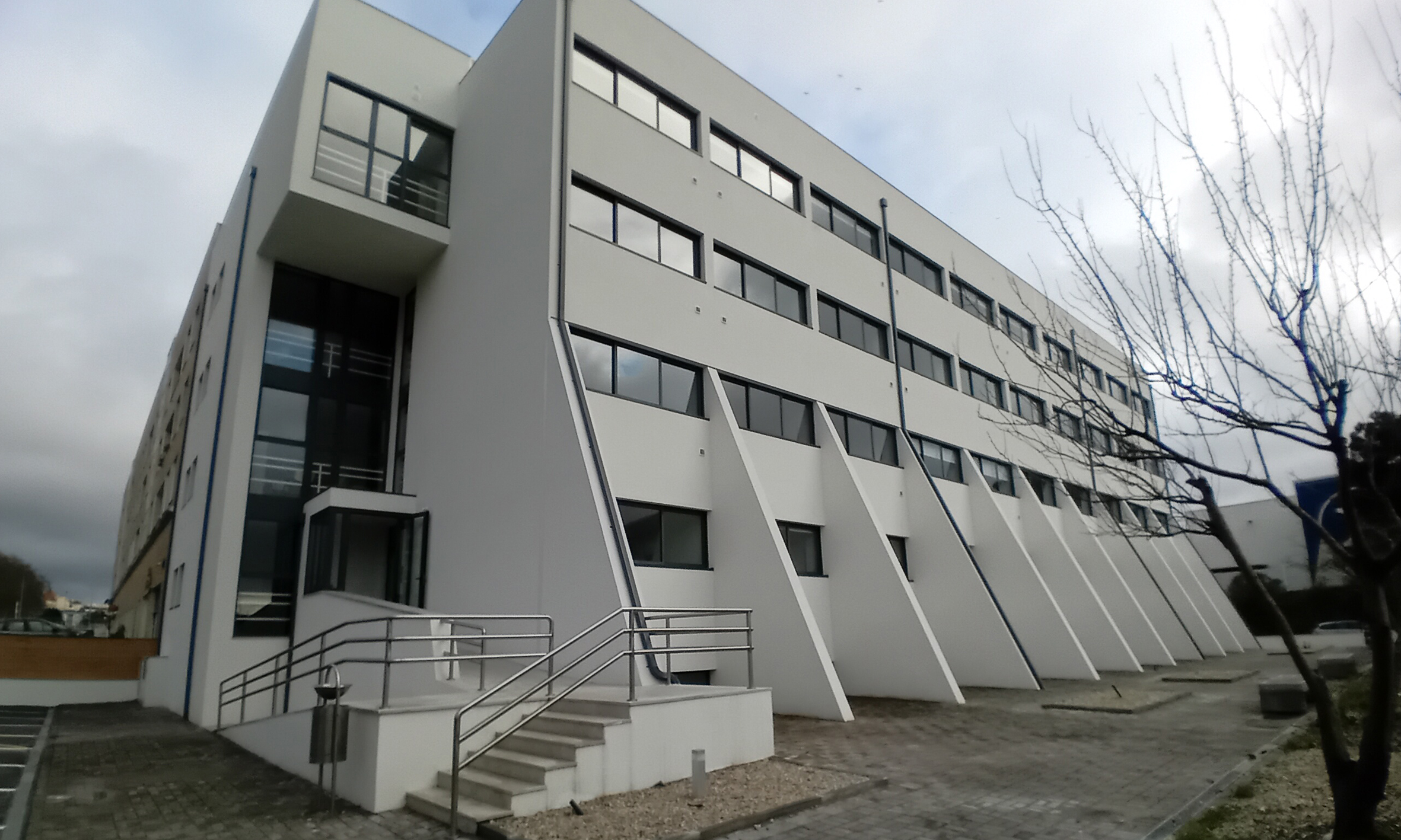 Miraterra conclui reabilitação sustentável da residência de estudantes Rafael Bordalo Pinheiro