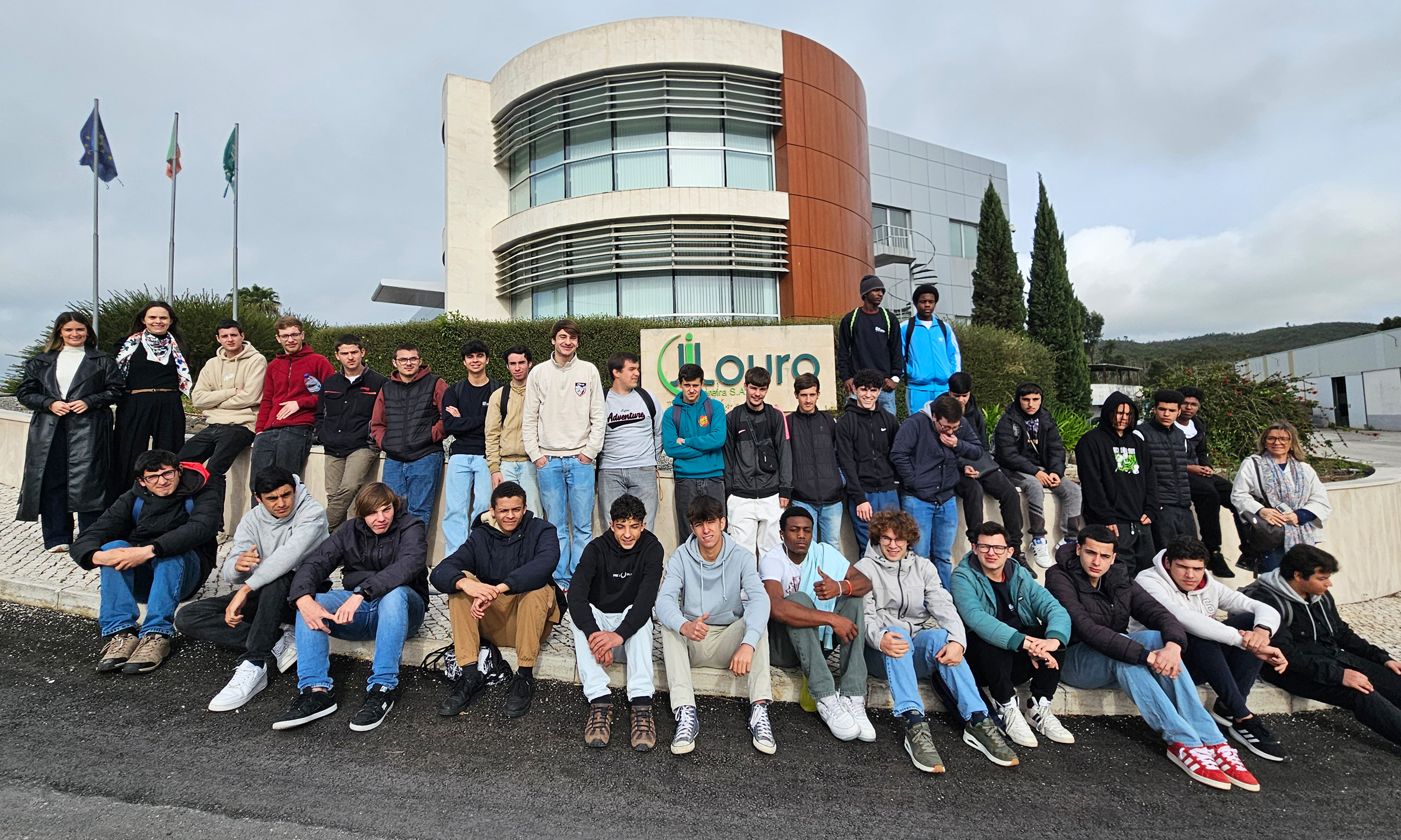 Estudantes do CENFIM visitam o Grupo Louro no âmbito da InterEduca 2025